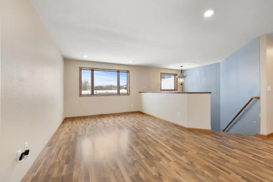 514 16th St SW, Minot, ND 58701 - Image #3