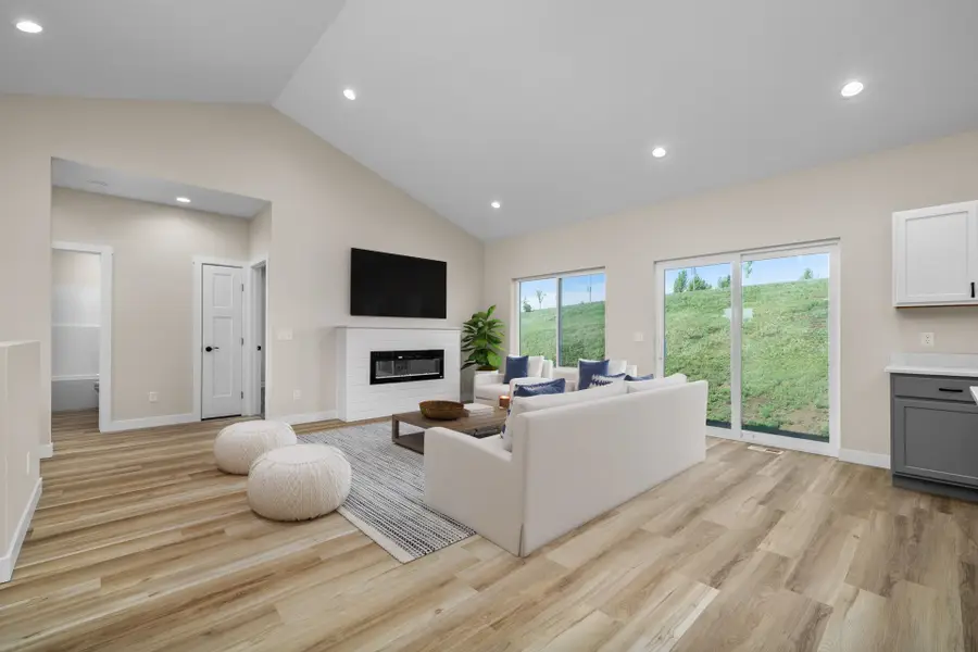 2401 15th St NW, Minot, ND 58703 - Image #3