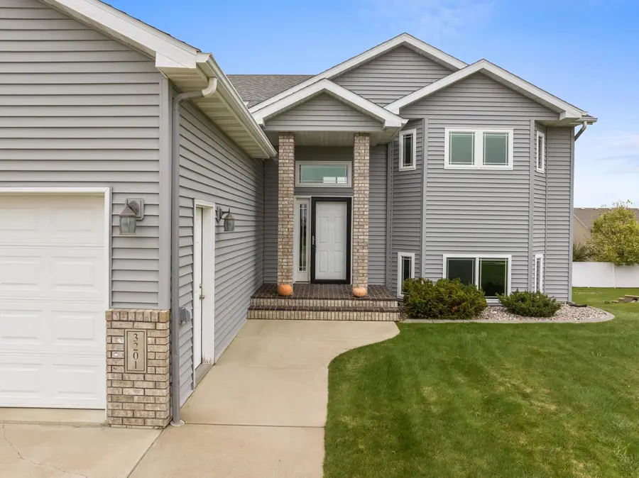 3201 Woodside Drive SE, Minot, ND 58701 - Image #2