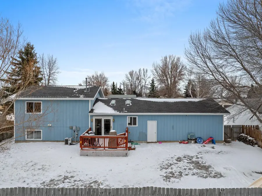 904 26th Ave NW, Minot, ND 58703-0741 - Image #2