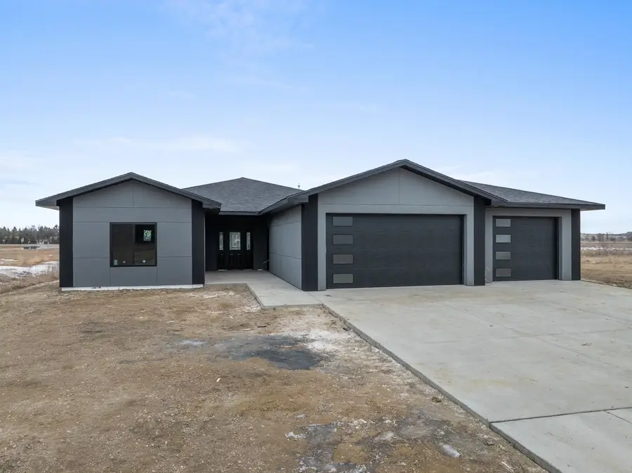 3801 45TH ST SE, Minot, ND 58701 - #2