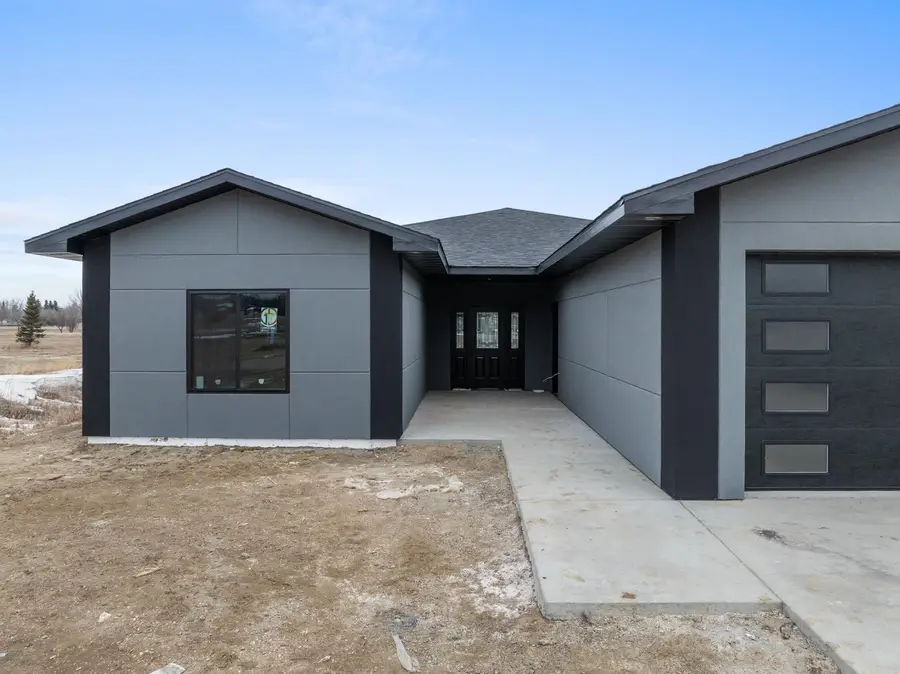 3801 45TH ST SE, Minot, ND 58701 - #3