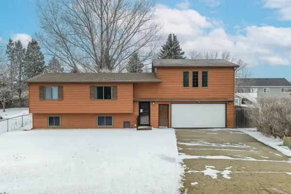 1813 Sunset Blvd, Minot, ND 58703