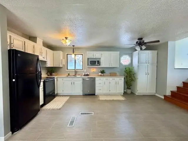 1813 Sunset Blvd, Minot, ND 58703 - Image #2