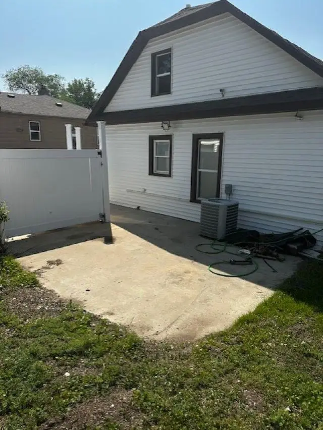 911 NE 9th Ave, Minot, ND 58701 - Image #2