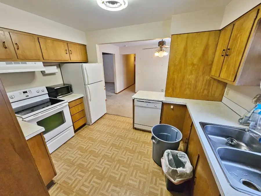 405 4th St. SE, Rugby, ND 58368 - Image #3