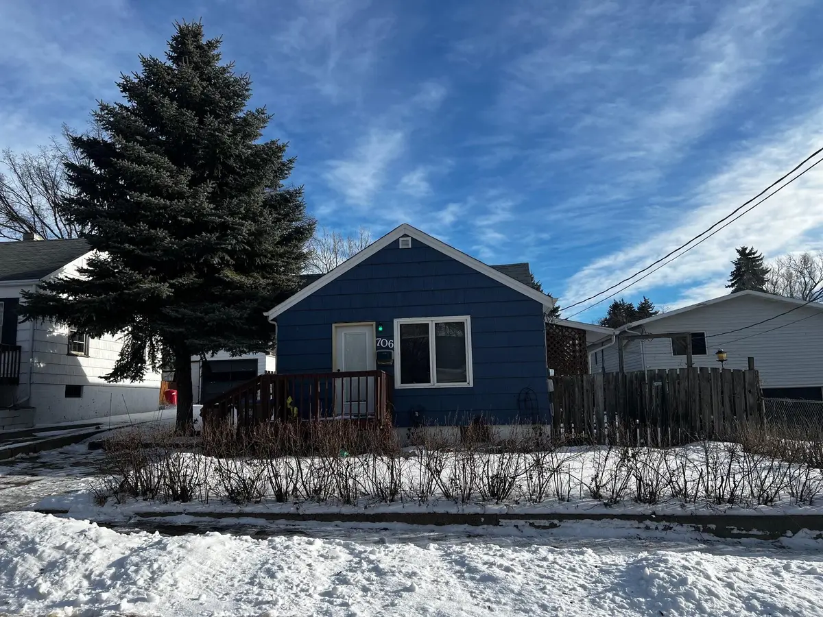 706 10TH ST NE, Minot, ND 58703 - Image #1