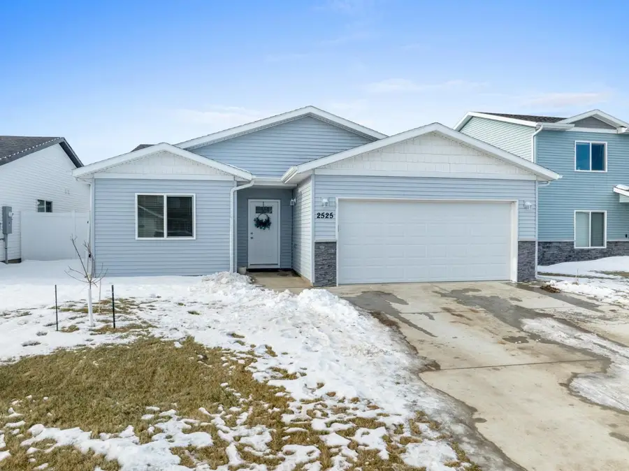 2525 Ivory St, Minot, ND 58703 - Image #2