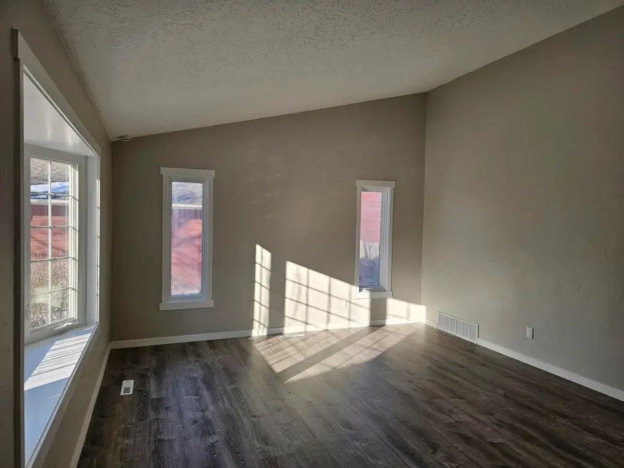 2508 Crescent Dr, Minot, ND 58703 - Image #3