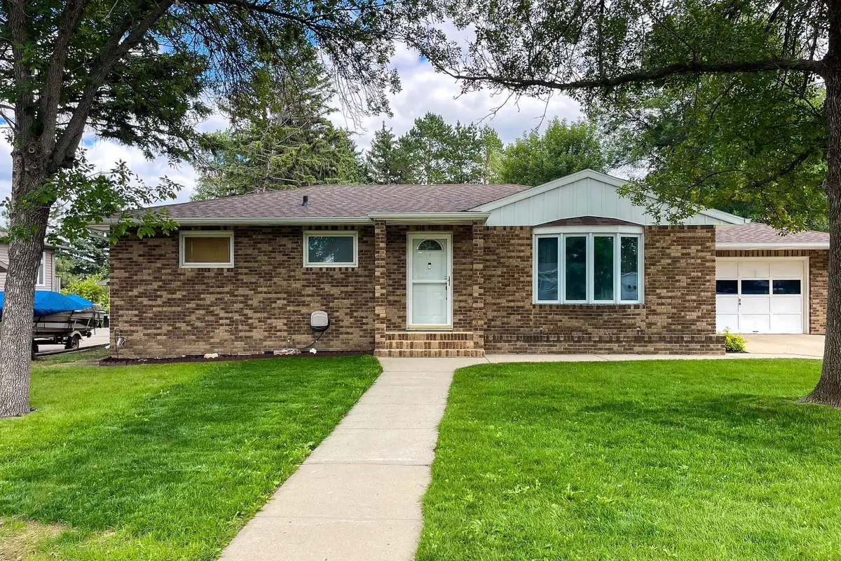 1817 9th St SW, Minot, ND 58701 - Image #1