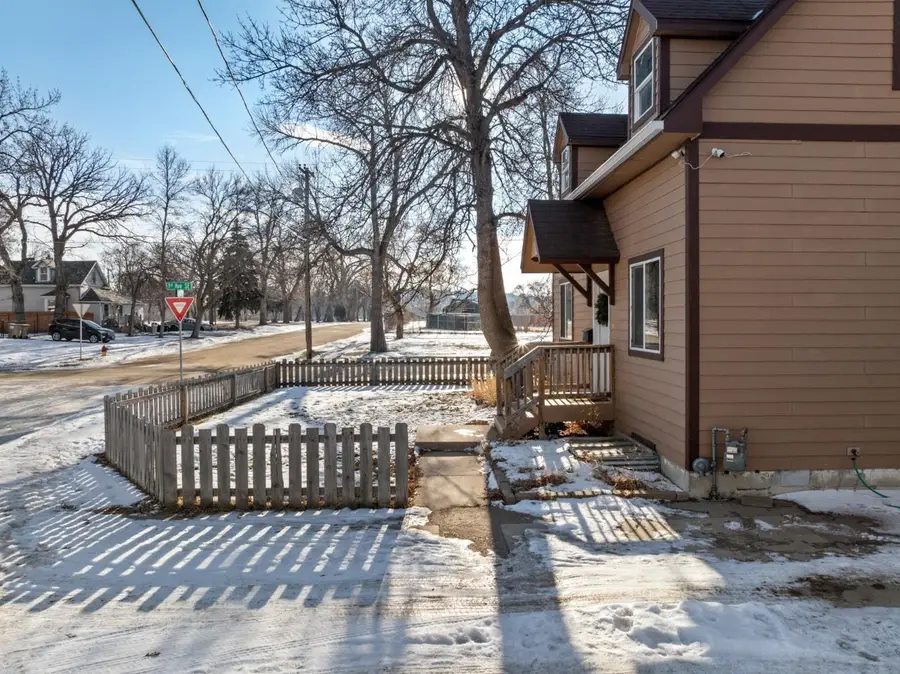 16 15th St SE, Minot, ND 58701 - Image #2