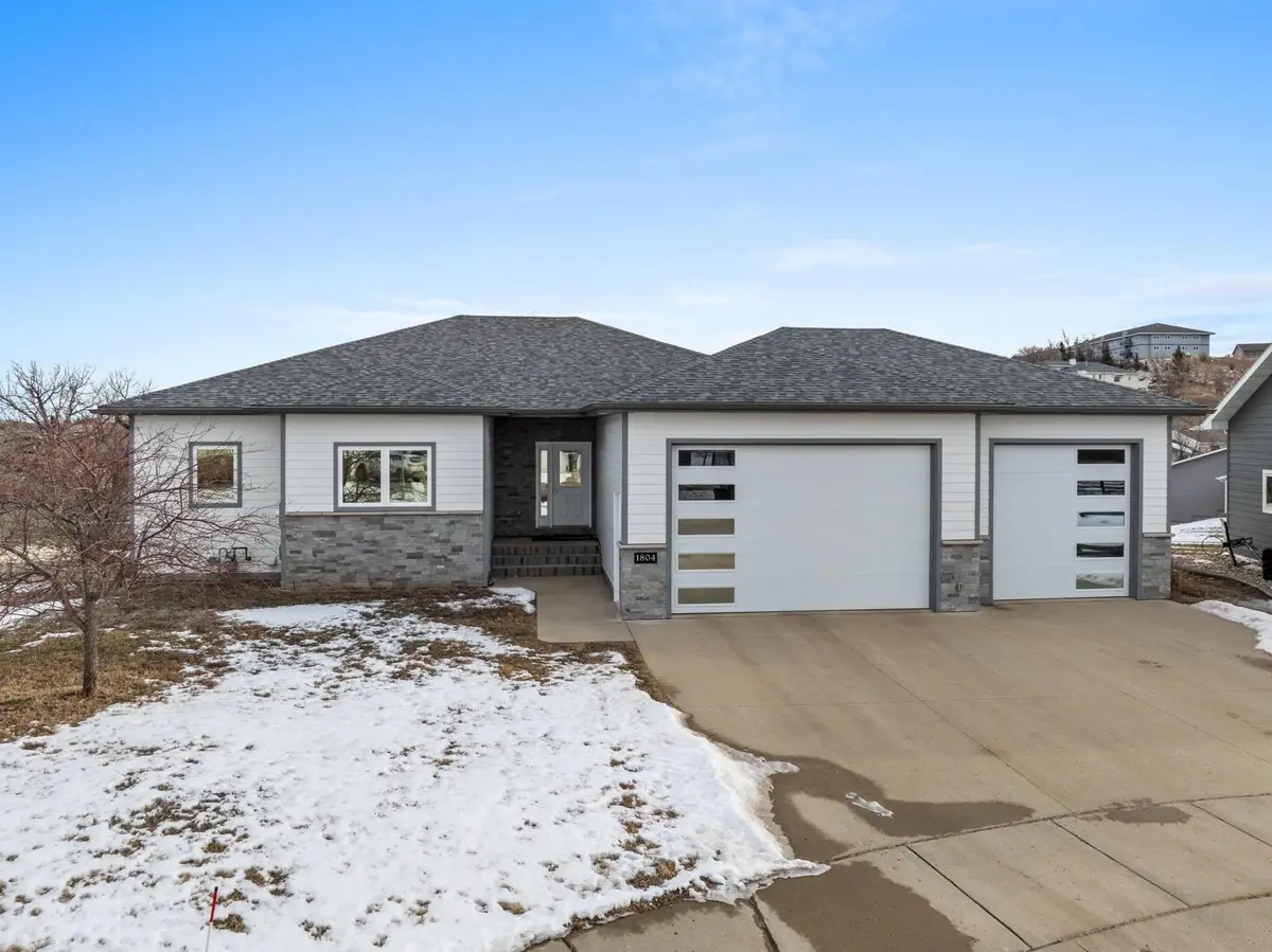1804 Aspen Circle SW, Minot, ND 58701 - Image #1