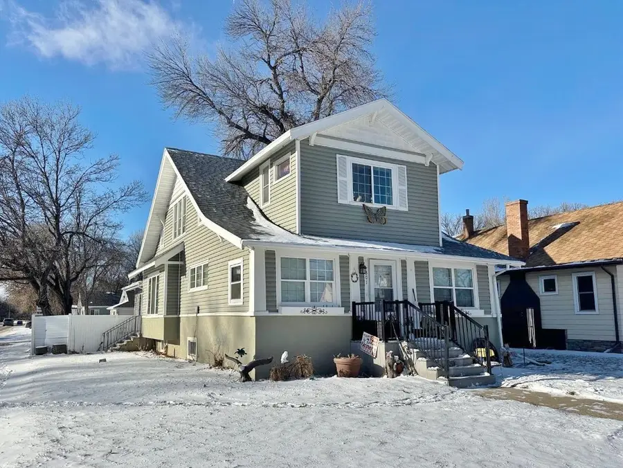 301 8th St NW, Minot, ND 58703-3063 - Image #3