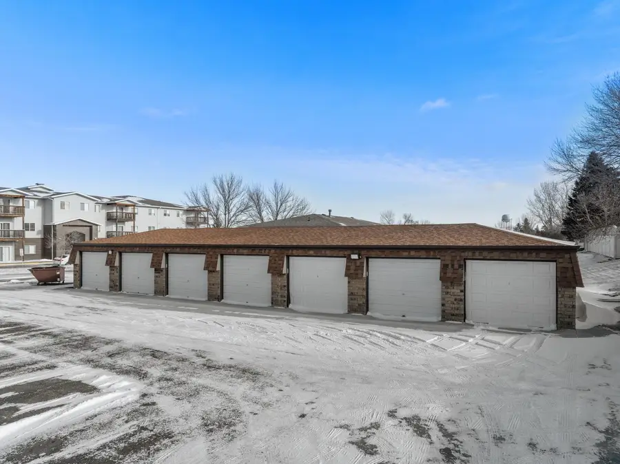 1217 SW 32nd Ave, Minot, ND 58701 - Image #3