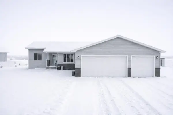 3517 GRAYSON DR, Burlington, ND 58722