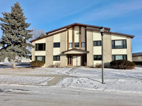 623 19th Ave SE, Minot, ND 58701-6725