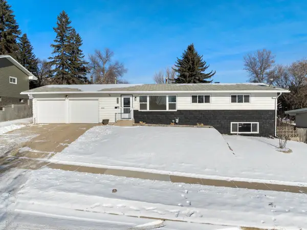 2304 8TH AVE NW, Minot, ND 58703