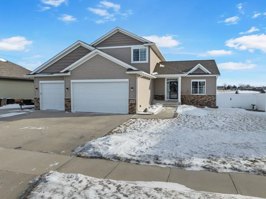 2616 17TH ST NW, Minot, ND 58703 - Image #2