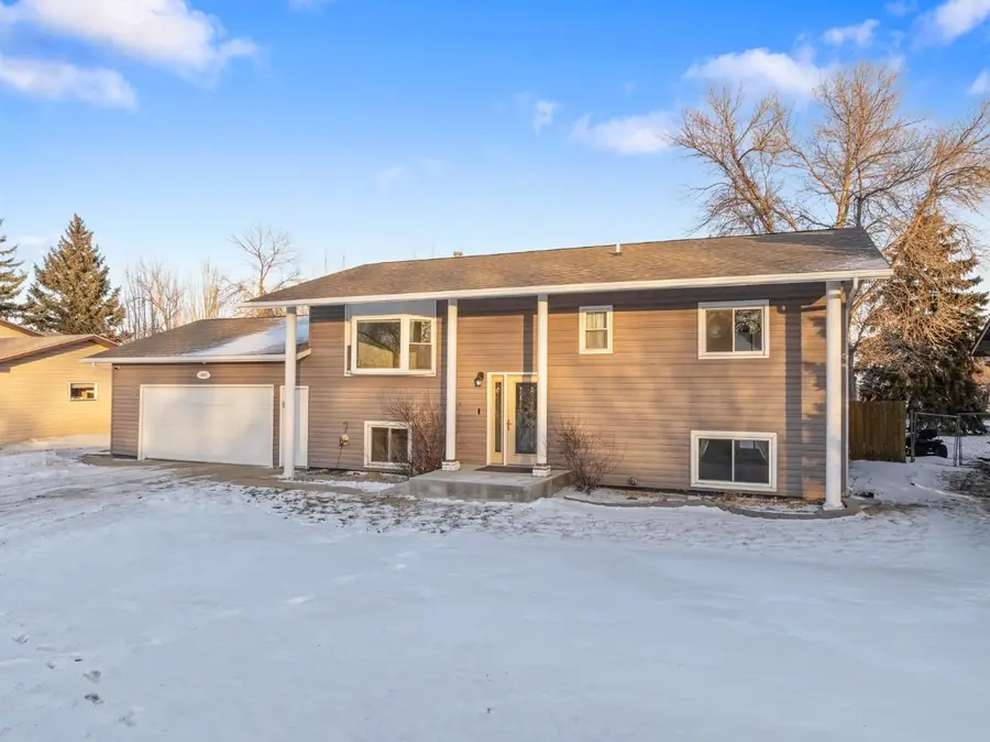 1607 5th St SE, Minot, ND 58701 - Image #2