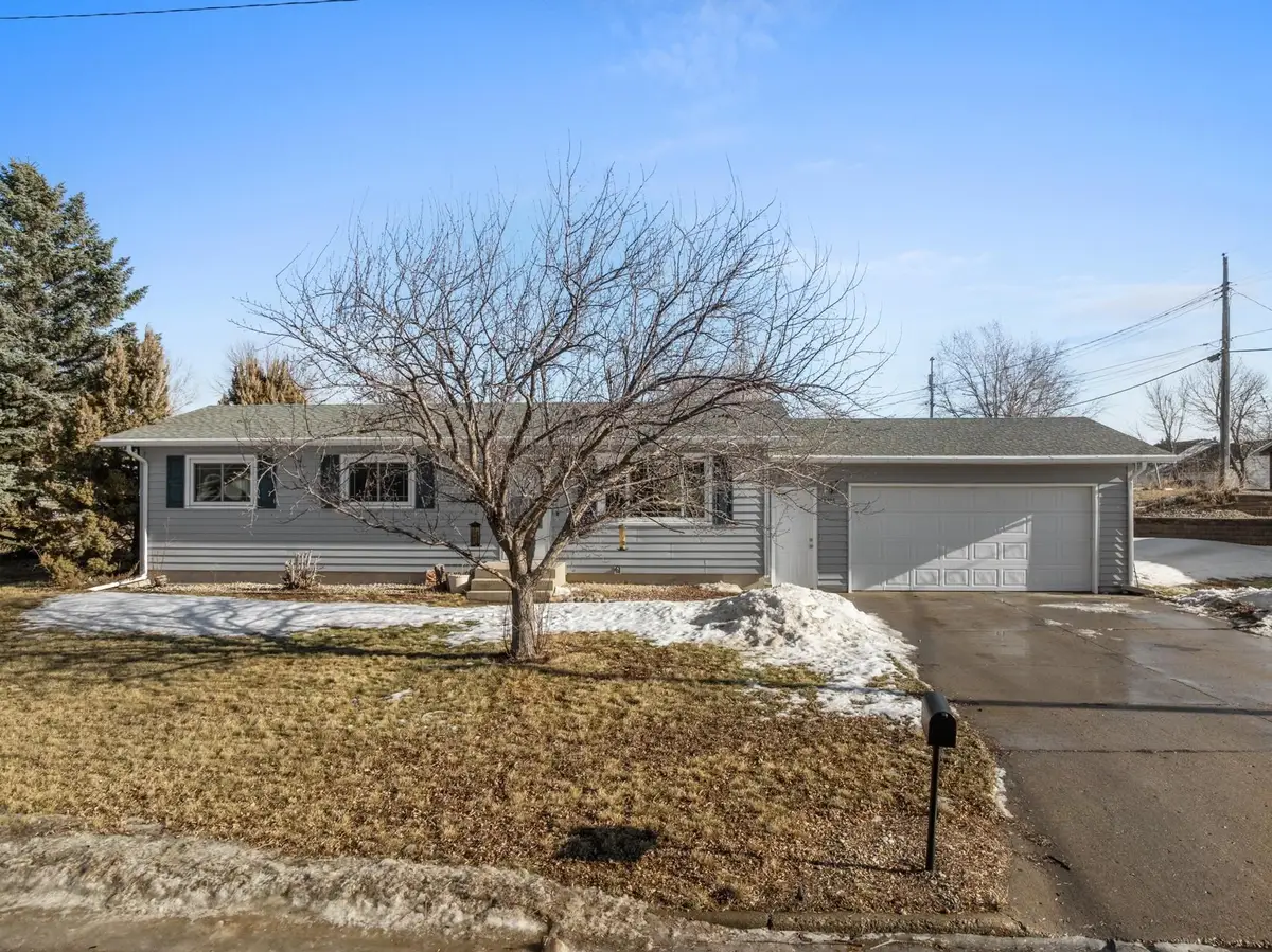 1216 25TH PLACE NW, Minot, ND 58703 - Image #1