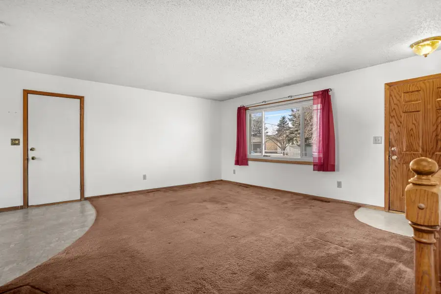 1216 25TH PLACE NW, Minot, ND 58703 - Image #2