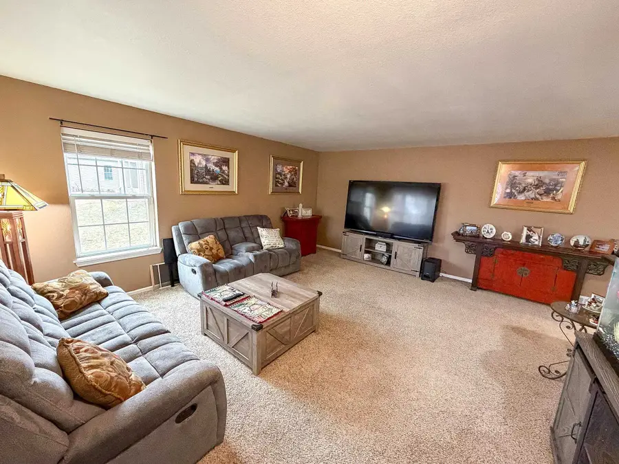 1735 Rivers Edge Dr SE, Minot, ND 58701 - Image #2