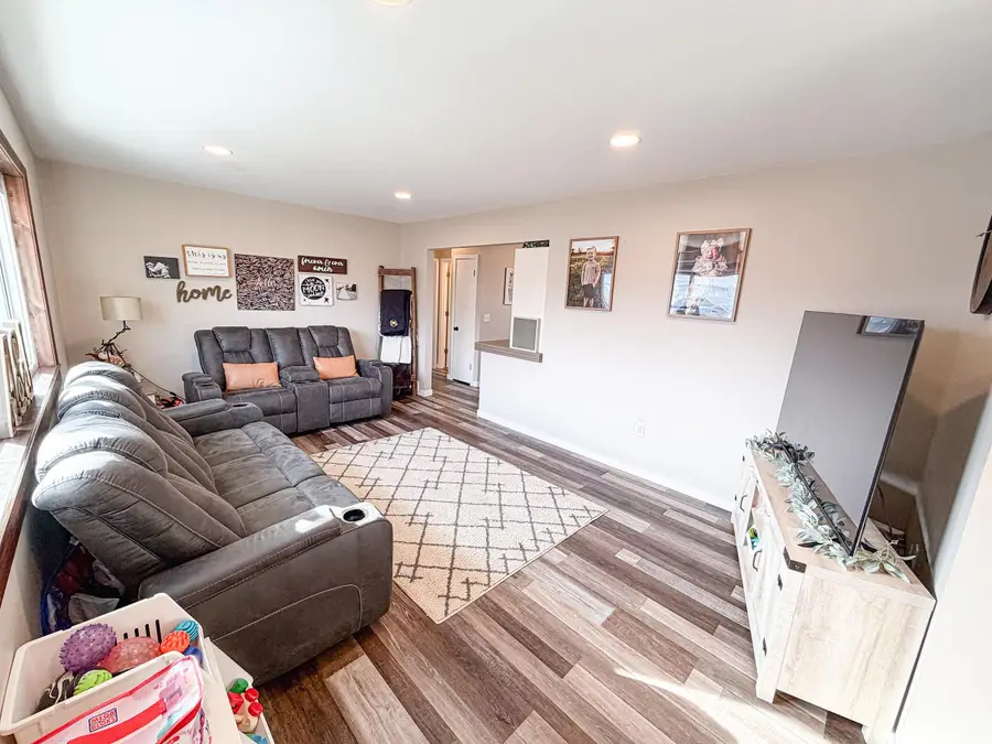 1612 1st St SE, Minot, ND 58701 - Image #3