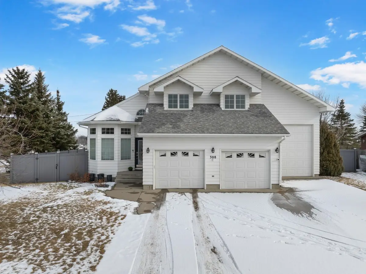 308 28th St NW, Minot, ND 58703 - Image #1