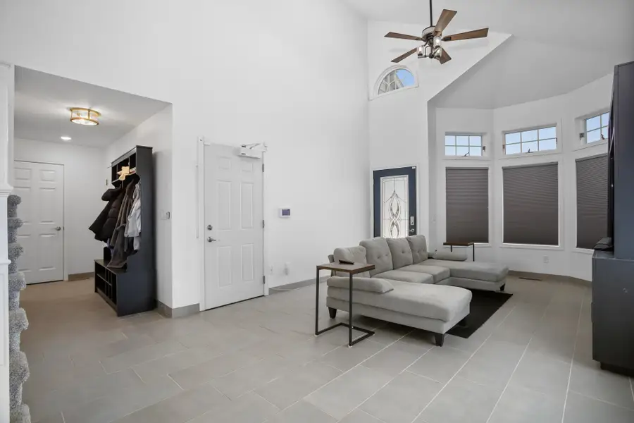 308 28th St NW, Minot, ND 58703 - Image #2