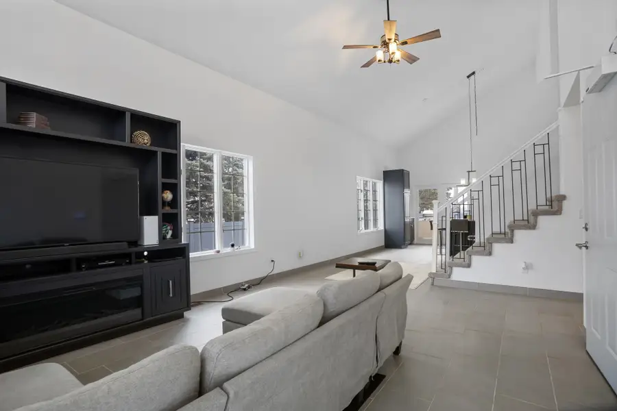 308 28th St NW, Minot, ND 58703 - Image #3