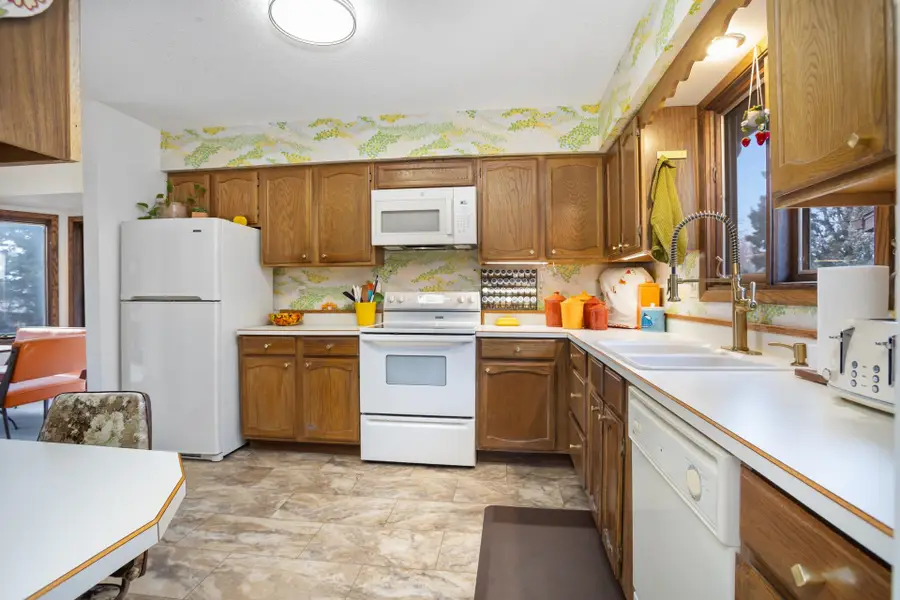 1545 16th St NW, Minot, ND 58703 - Image #3