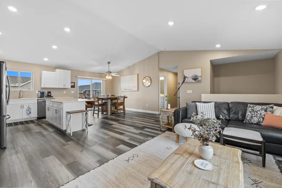 1504 SE Woodlands Way, Minot, ND 58701 - Image #3