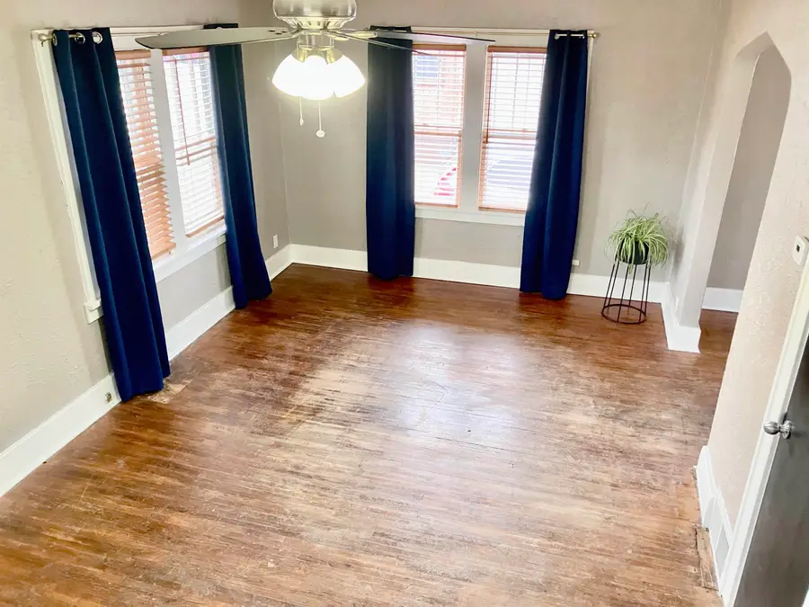 629 Lake St NW, Minot, ND 58703 - Image #2