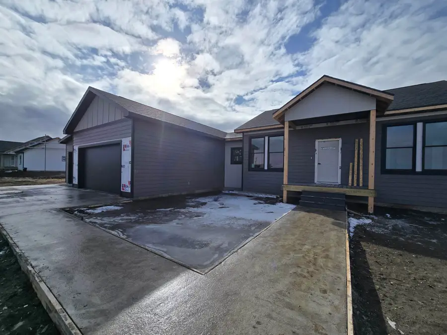 13366 Meadow Creek St, Williston, ND 58801-2237 - #3