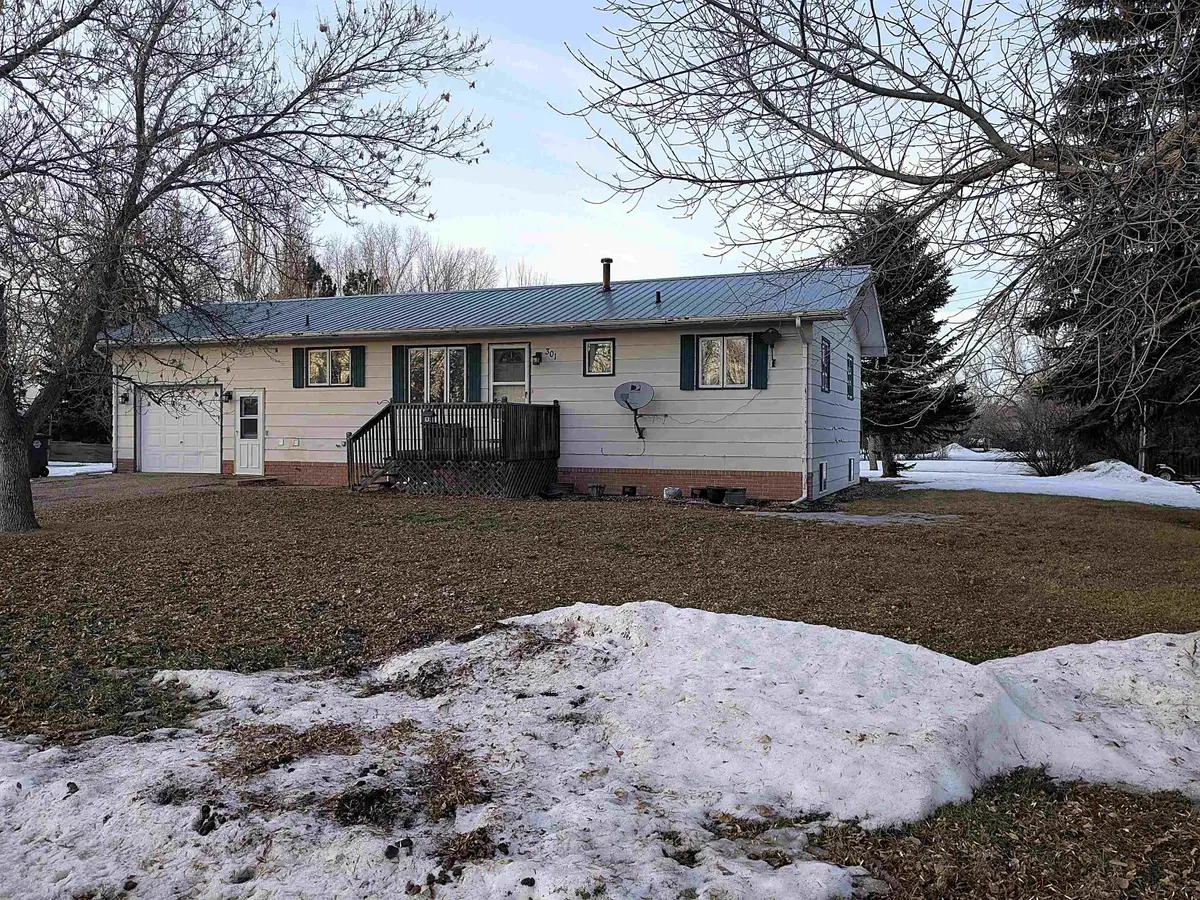 301 6th St NE, Mohall, ND 58761 - #1
