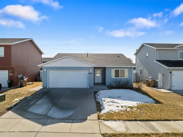 3409 Harvest Hills Ave NW, Minot, ND 58703