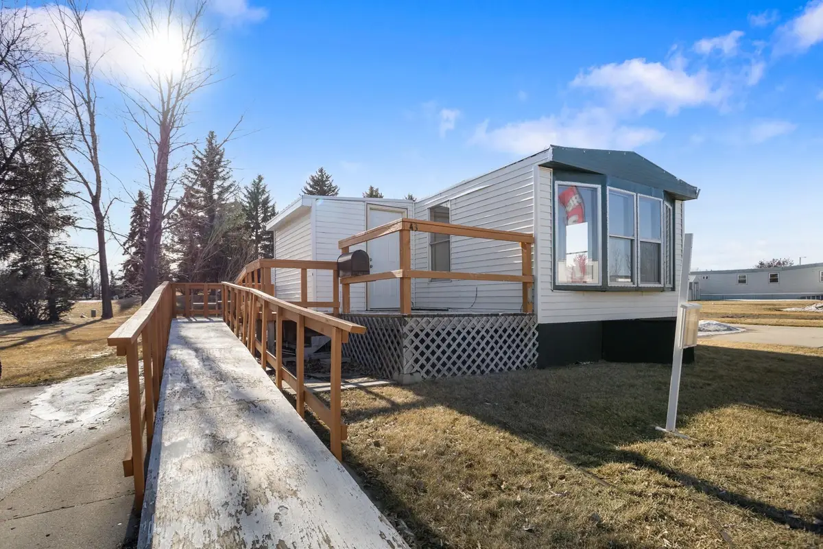 406 31st Ave SE, Minot, ND 58701 - #1