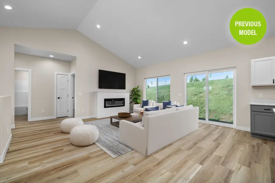 2405 15th St NW, Minot, ND 58703 - #3