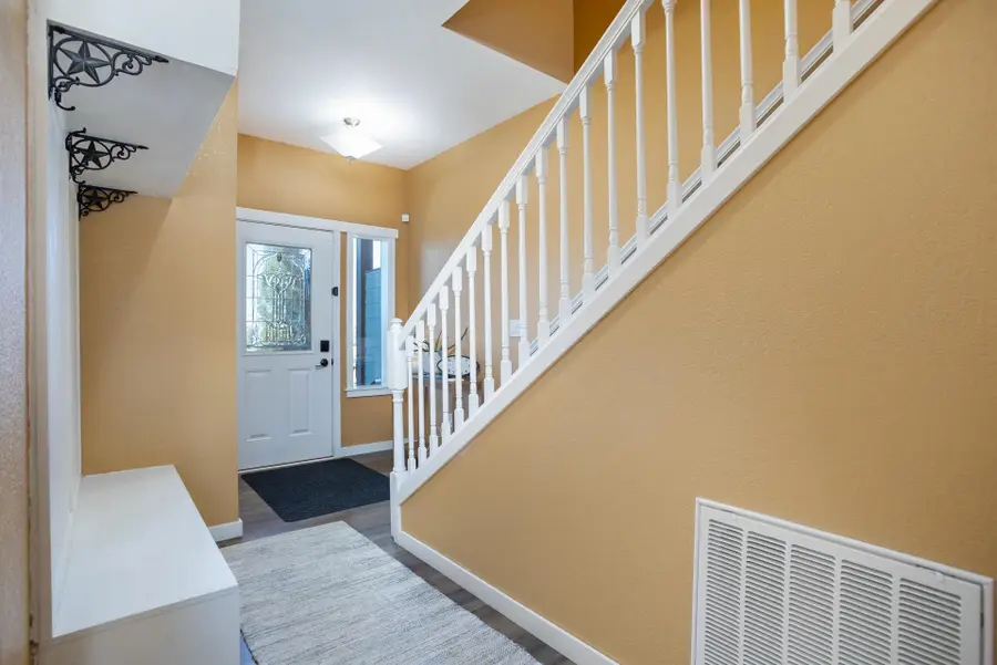 4007 Crossing St SW, Minot, ND 58701 - #2