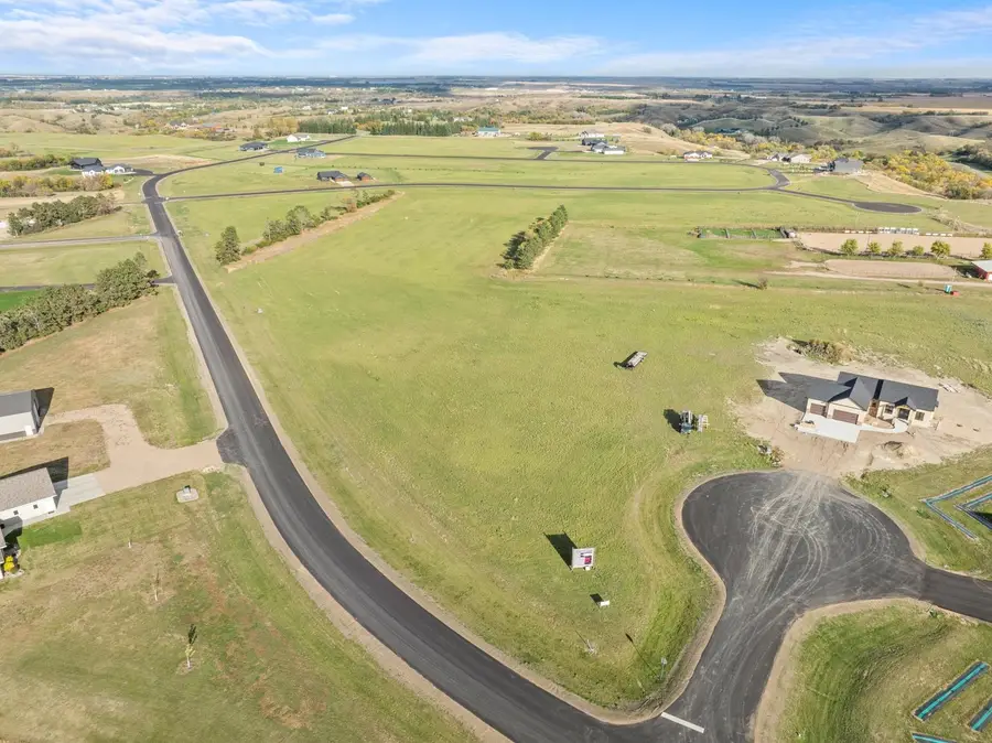 2300 43RD AVE SE, Minot, ND 58701 - #3