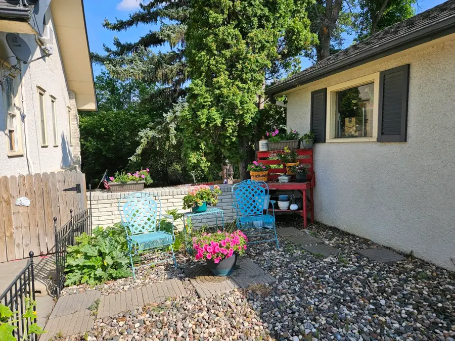 629 3rd St SE, Minot, ND 58701 - #2