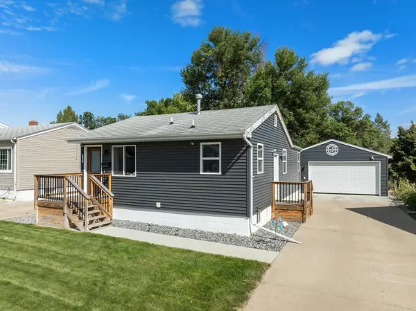 424 23rd St NW, Minot, ND 58703