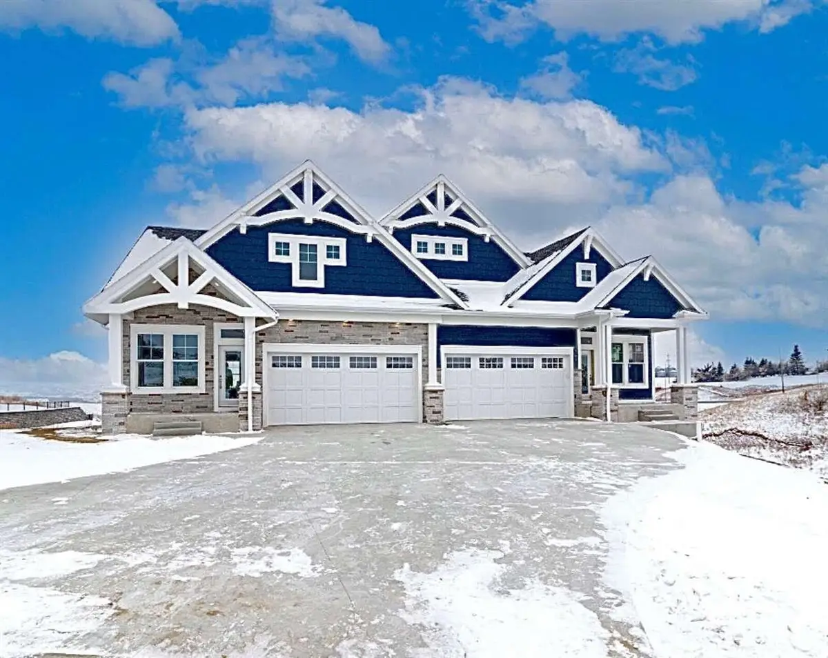 805 28th ST NW, Minot, ND 58703 - #1