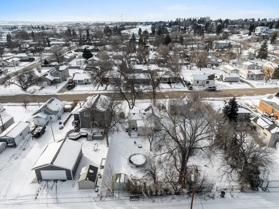 516 22nd St NW NW, Minot, ND 58703 - #2