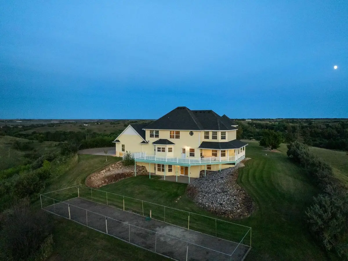 3325 43RD AVE SE, Minot, ND 58701 - #1