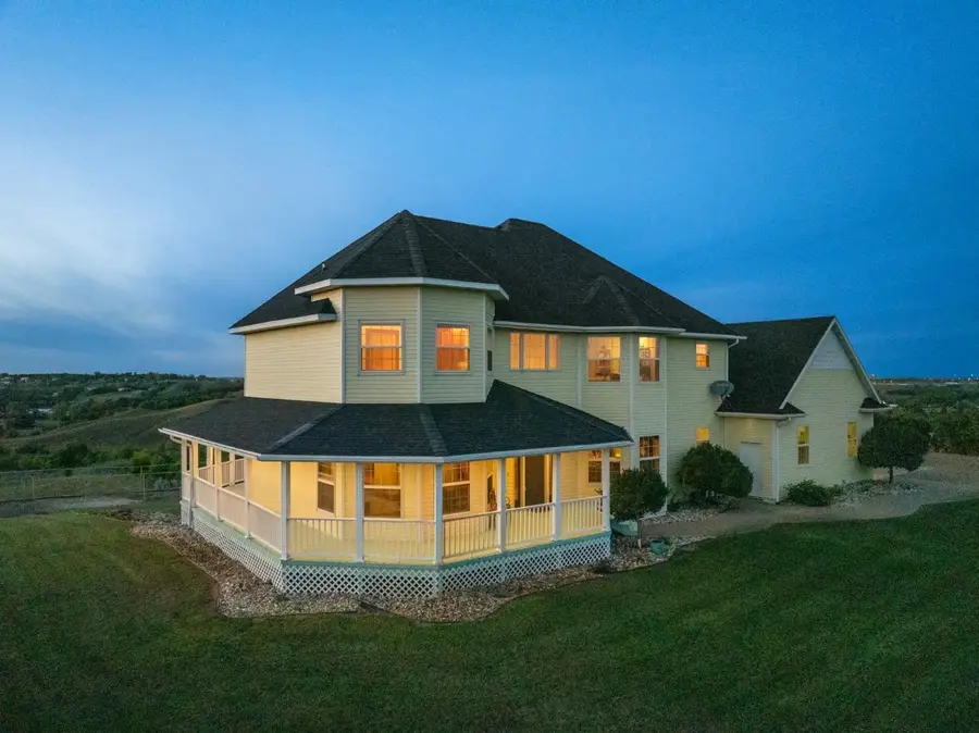 3325 43RD AVE SE, Minot, ND 58701 - #2