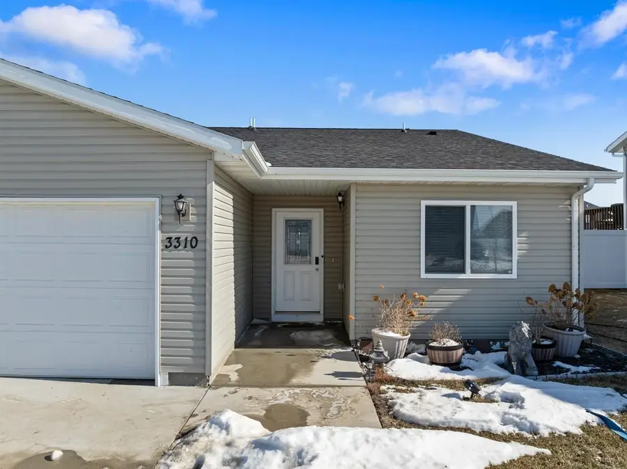 3310 15th St NW, Minot, ND 58703 - #2