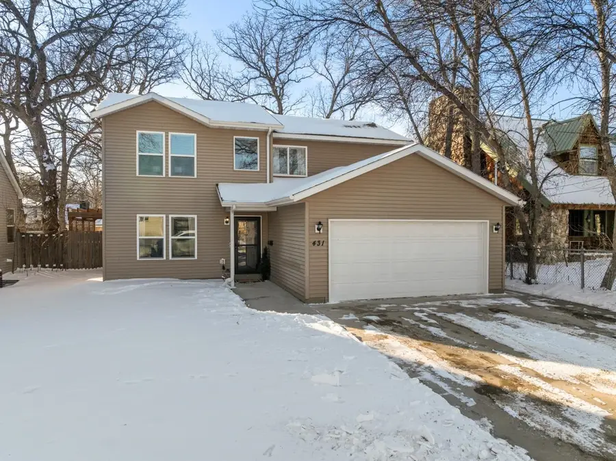 431 7th St. NW, Minot, ND 58703 - #3