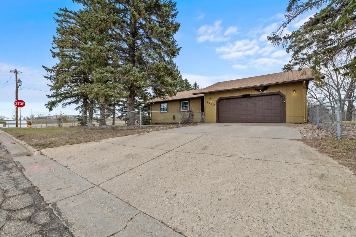 1410 1ST ST NE, Minot, ND 58703 - #1