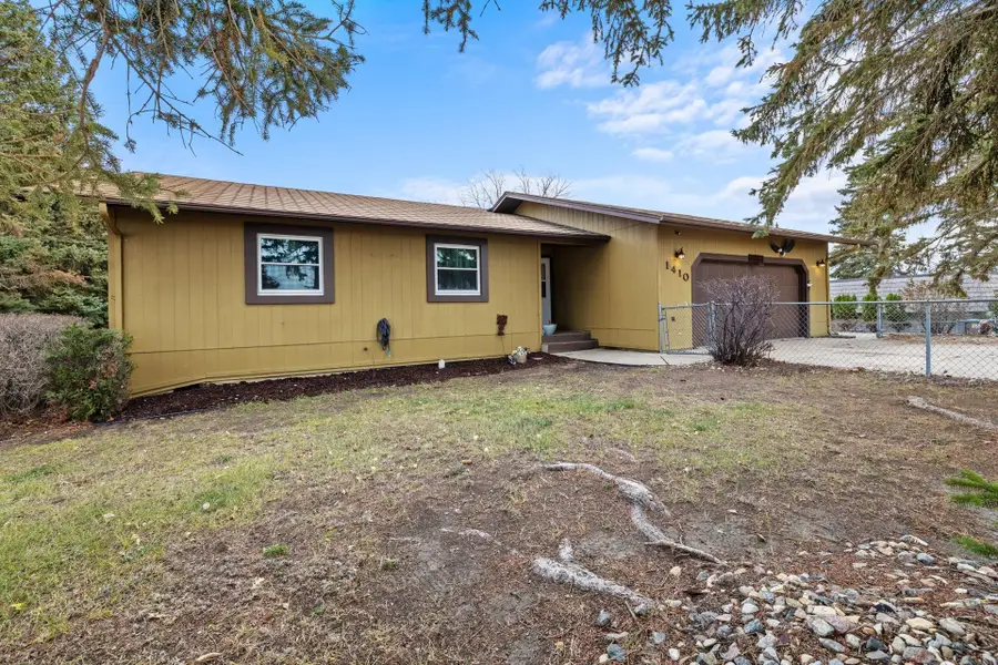 1410 1ST ST NE, Minot, ND 58703 - #3